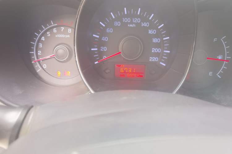 Used Kia K2 2012 Sedan 1.4L MT GLS Commemorative Edition Odometer Close Up