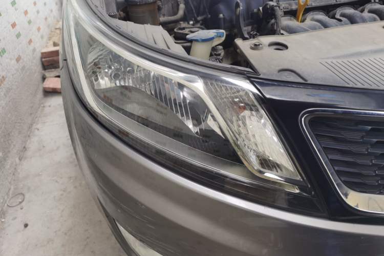 Used Kia K2 2012 Hatchback 1.6L AT Premium Right Front Headlight