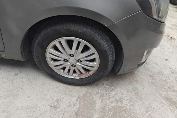 Used Kia K2 2012 Hatchback 1.4L Automatic Cool Edition Right Front Wheel Hub