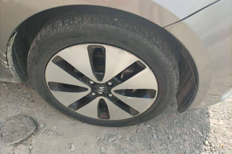 Used Kia K2 2012 Sedan 1.6L Automatic Transmission Premium Commemorative Edition Right Front Wheel Hub