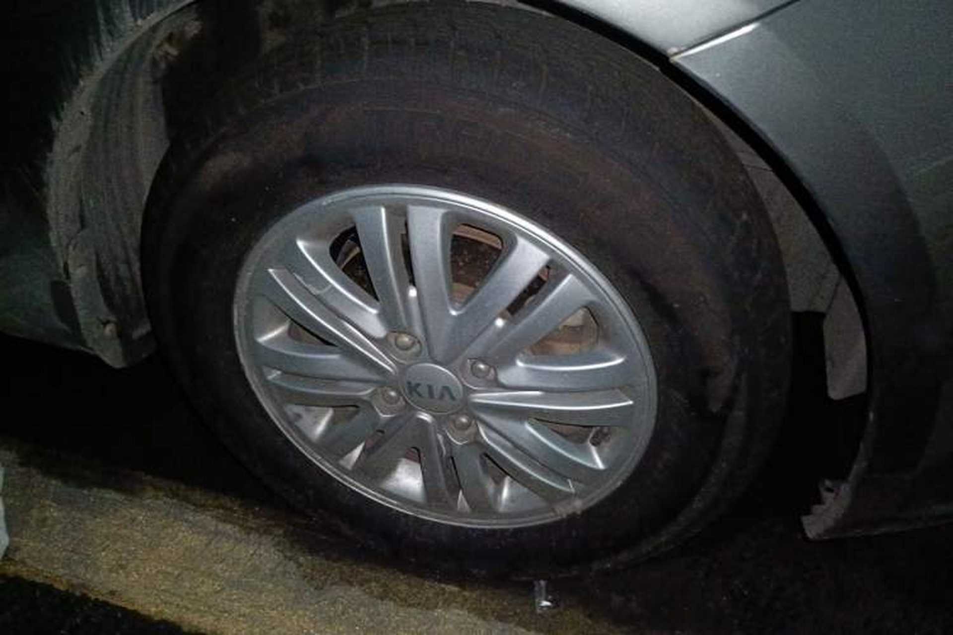 Used Kia K2 2012 Sedan 1.4L MT GLS Commemorative Edition Right Front Wheel Hub
