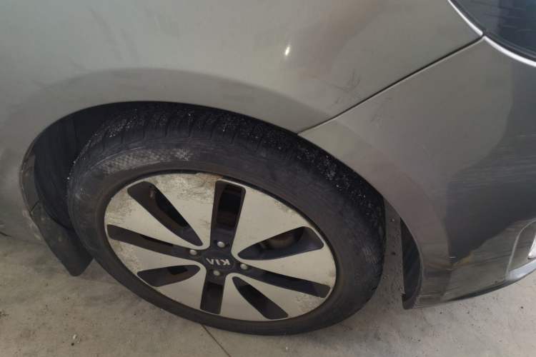 Used Kia K2 2012 Hatchback 1.6L AT Premium Right Front Wheel Hub