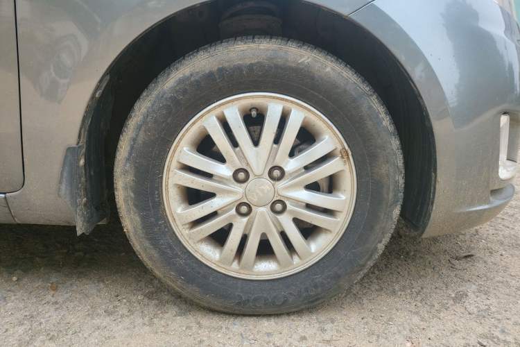Used Kia K2 2012 Sedan 1.4L MT GL Commemorative Edition Right Front Wheel Hub