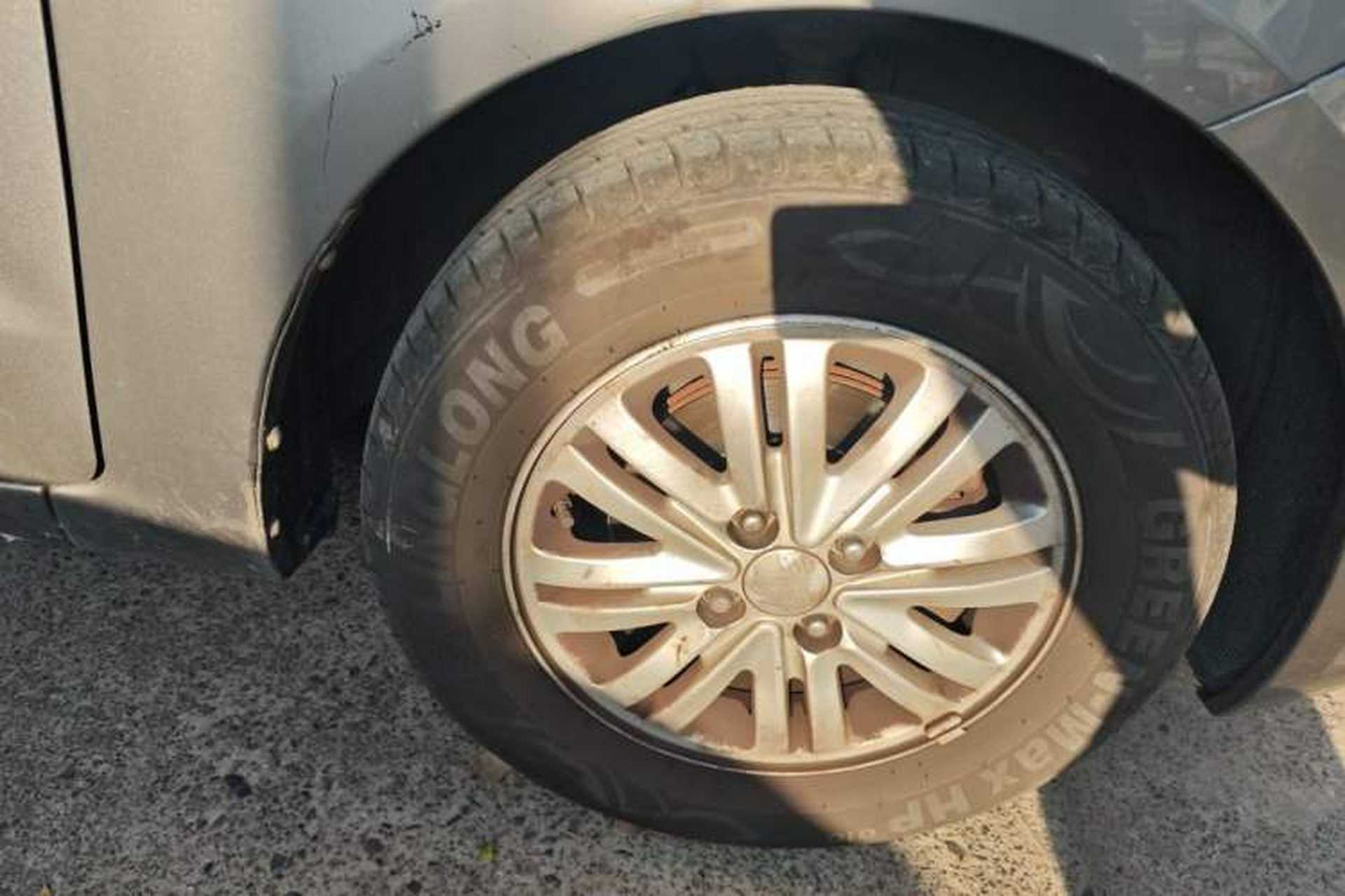 Used Kia K2 2012 Sedan 1.4L MT GLS Commemorative Edition Right Front Wheel Hub