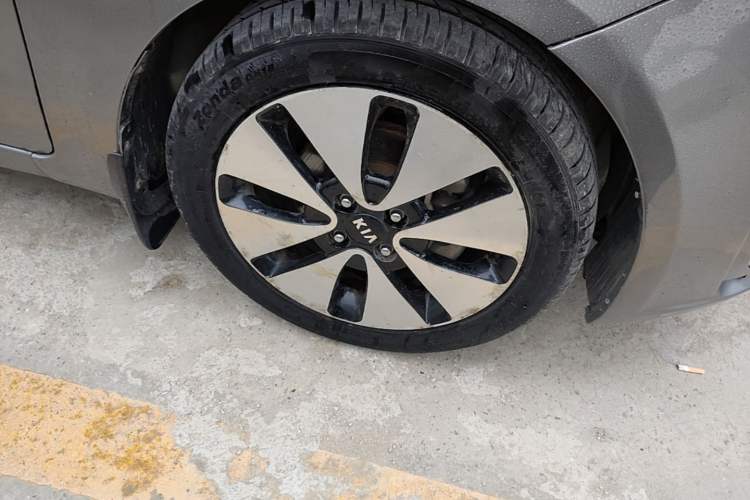 Used Kia K2 2012 Hatchback 1.6L AT Premium Right Front Wheel Hub