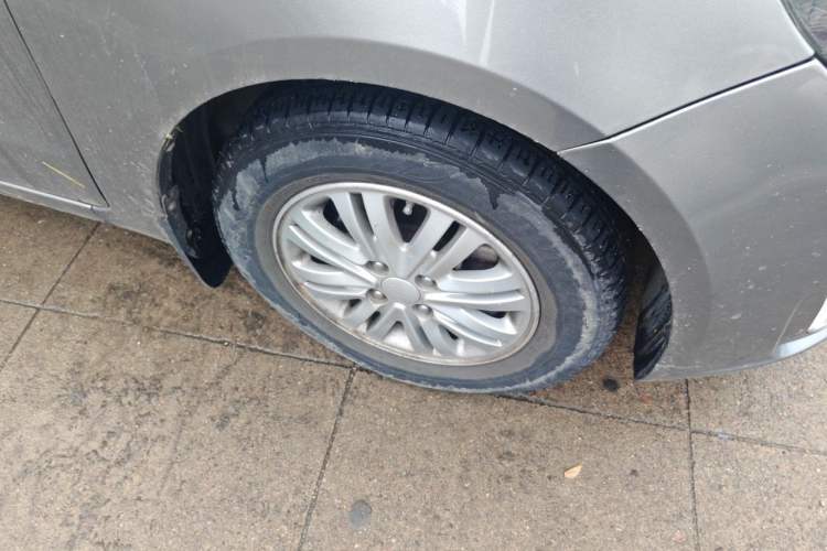 Used Kia K2 2012 Sedan 1.4L Automatic GLS Commemorative Edition Right Front Wheel Hub