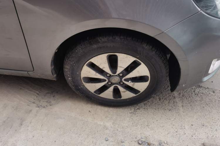Used Kia K2 2012 Sedan 1.4L MT GLS Commemorative Edition Right Front Wheel Hub