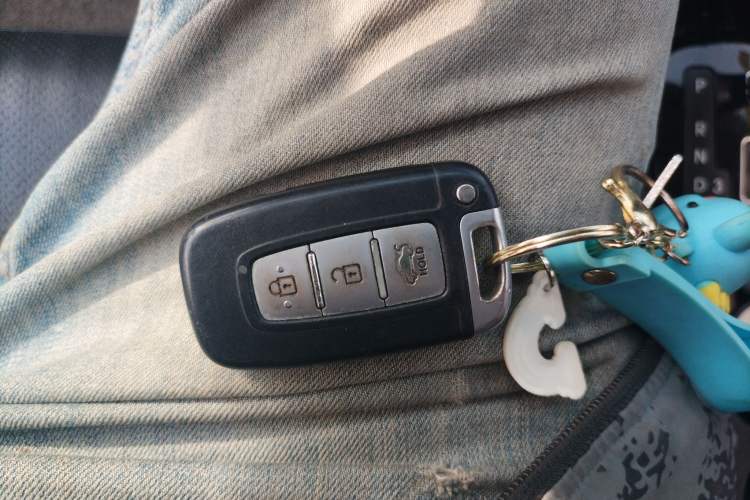 Used Kia K2 2012 Sedan 1.6L Automatic Transmission Premium Commemorative Edition Vehicle Key