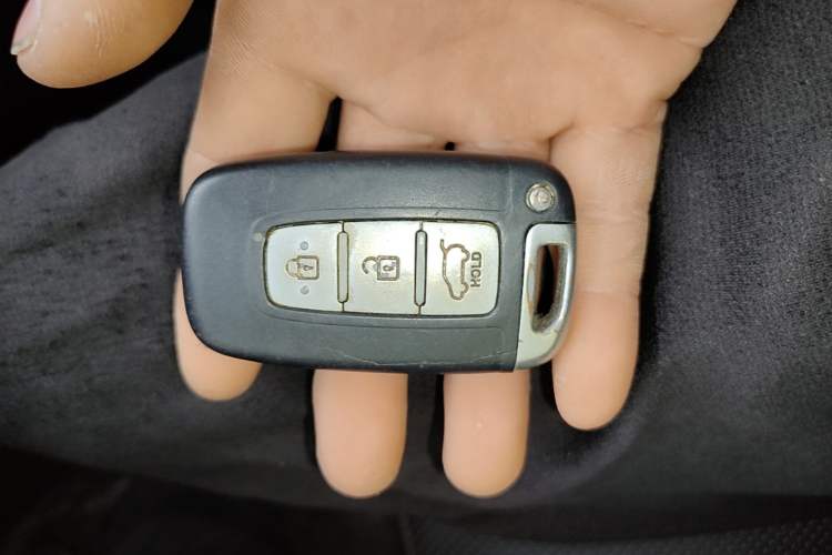 Used Kia K2 2012 Hatchback 1.6L AT Premium Vehicle Key