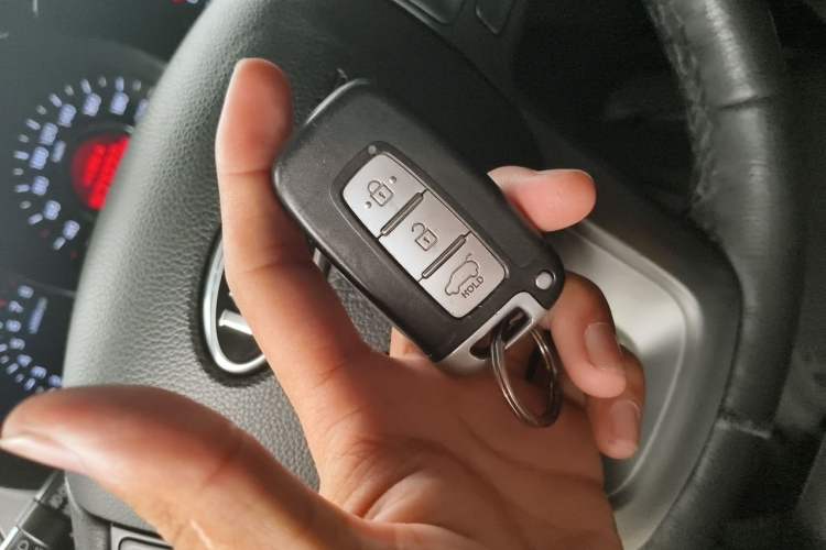 Used Kia K2 2012 Hatchback 1.6L AT Premium Vehicle Key