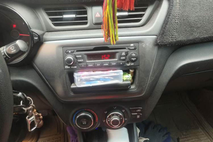 Used Kia K2 2012 Sedan 1.4L MT GLS Commemorative Edition Audio And AC Panel