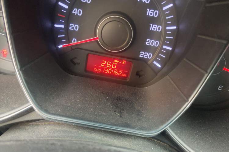 Used Kia K2 2012 Sedan 1.4L MT GLS Commemorative Edition Odometer Close Up