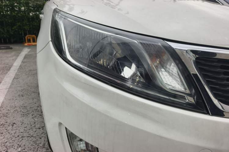Used Kia K2 2012 Sedan 1.4L MT GLS Commemorative Edition Right Front Headlight