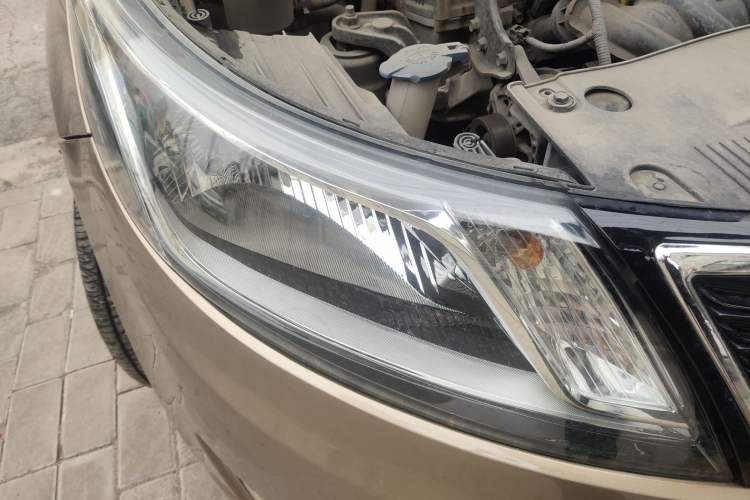 Used Kia K2 2012 Sedan 1.4L MT GLS Commemorative Edition Right Front Headlight