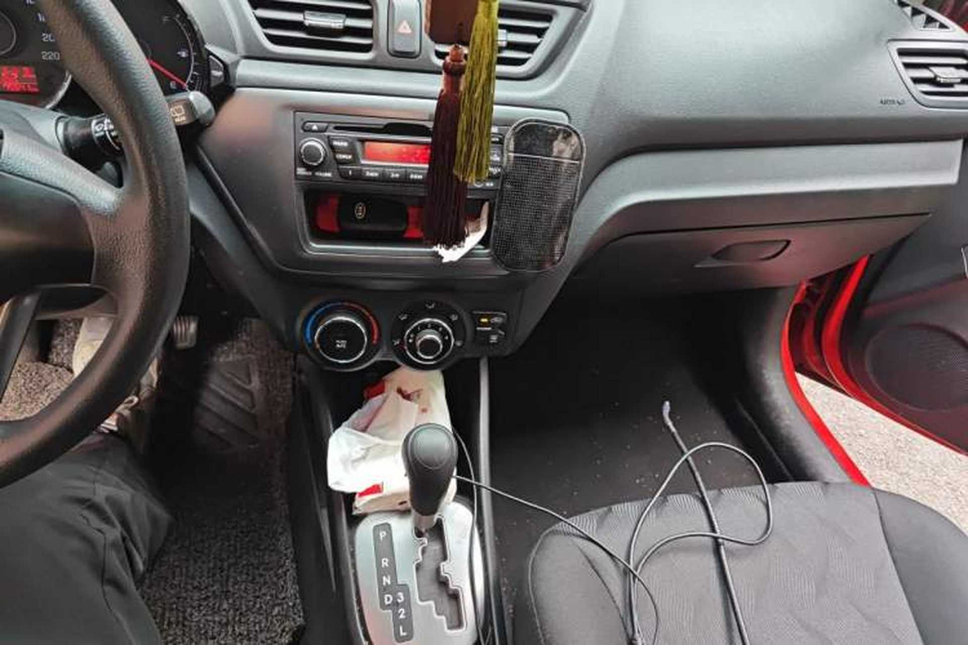 Used Kia K2 2012 Hatchback 1.4L AT GLS Commemorative Edition Audio And AC Panel