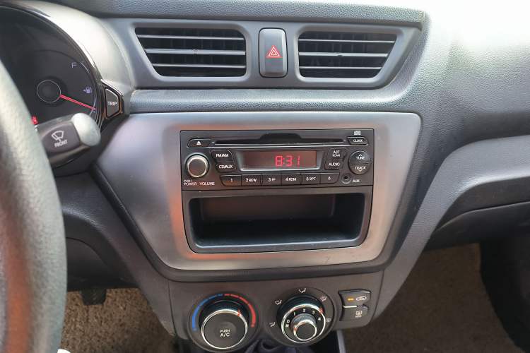 Used Kia K2 2012 Sedan 1.4L MT GLS Commemorative Edition Audio And AC Panel