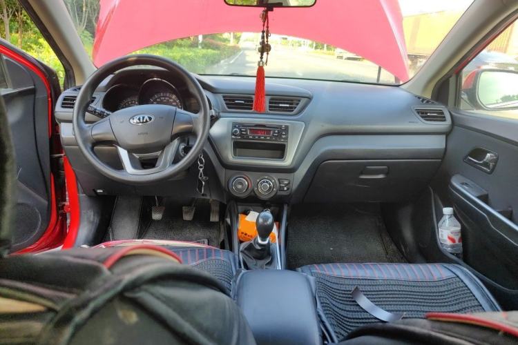 Used Kia K2 2012 Sedan 1.4L MT GLS Commemorative Edition Center Console