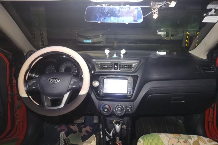 Used Kia K2 2012 Sedan 1.6L Automatic Transmission Premium Commemorative Edition Center Console