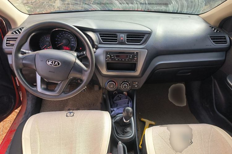 Used Kia K2 2012 Sedan 1.4L MT GLS Commemorative Edition Center Console