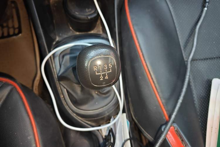 Used Kia K2 2012 Sedan 1.4L MT GLS Commemorative Edition Gear Lever