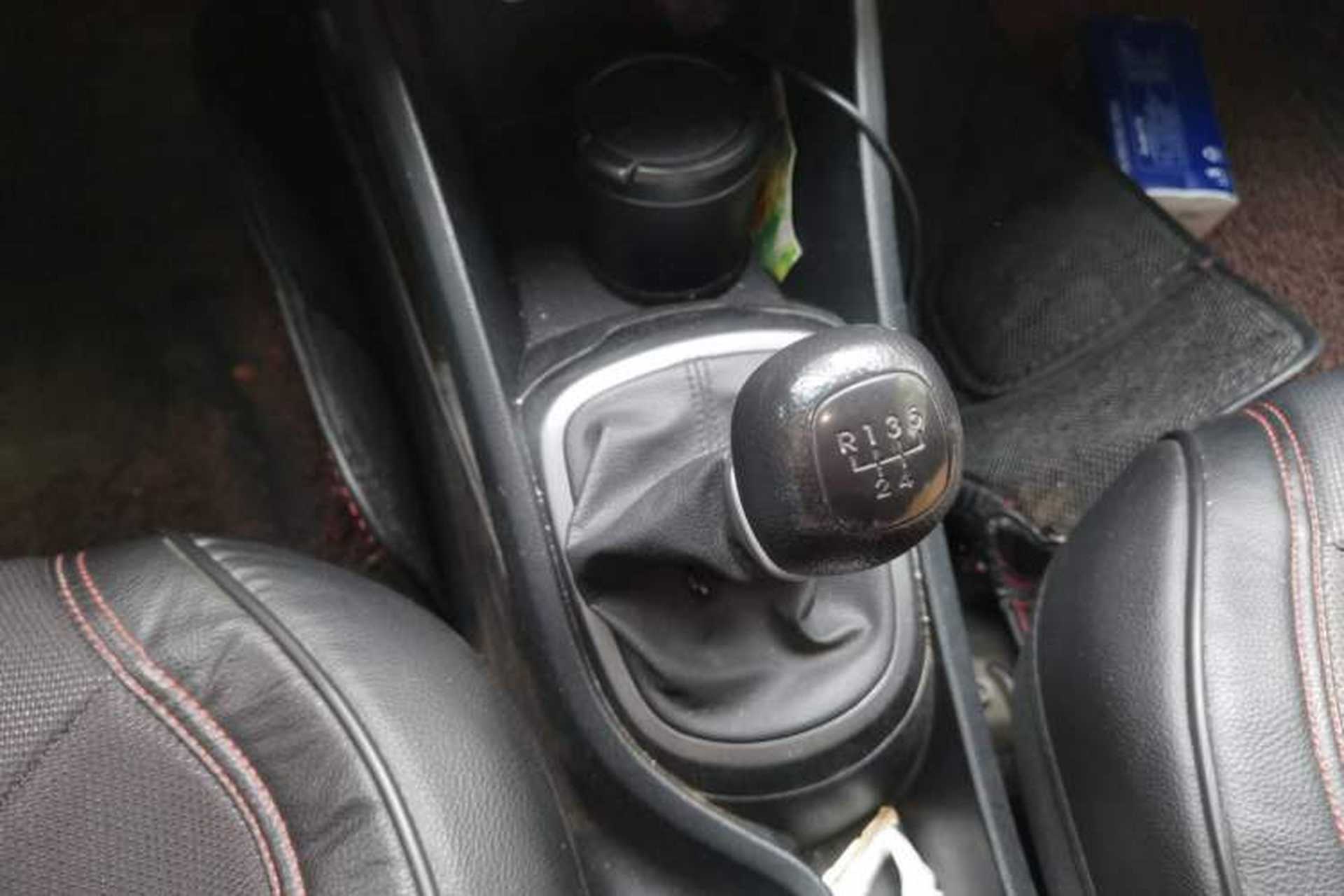 Used Kia K2 2012 Sedan 1.4L MT GLS Commemorative Edition Gear Lever