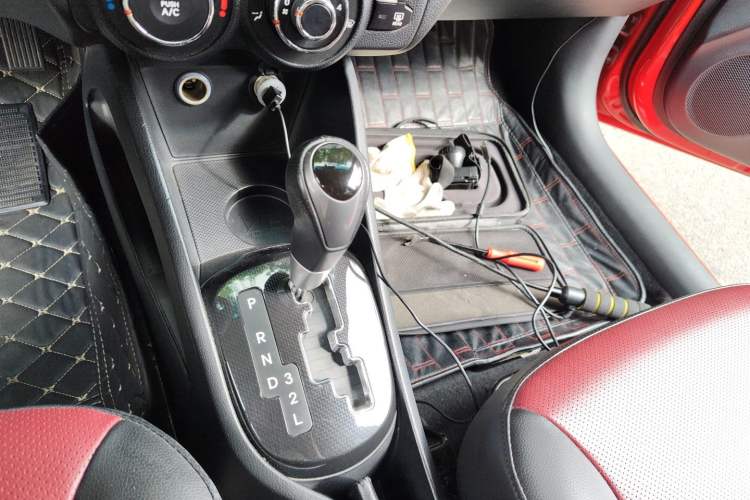 Used Kia K2 2012 Hatchback 1.4L Automatic Cool Edition Gear Lever