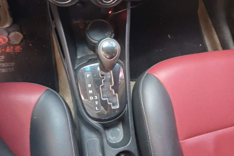 Used Kia K2 2012 Sedan 1.6L AT Premium ECO Gear Lever
