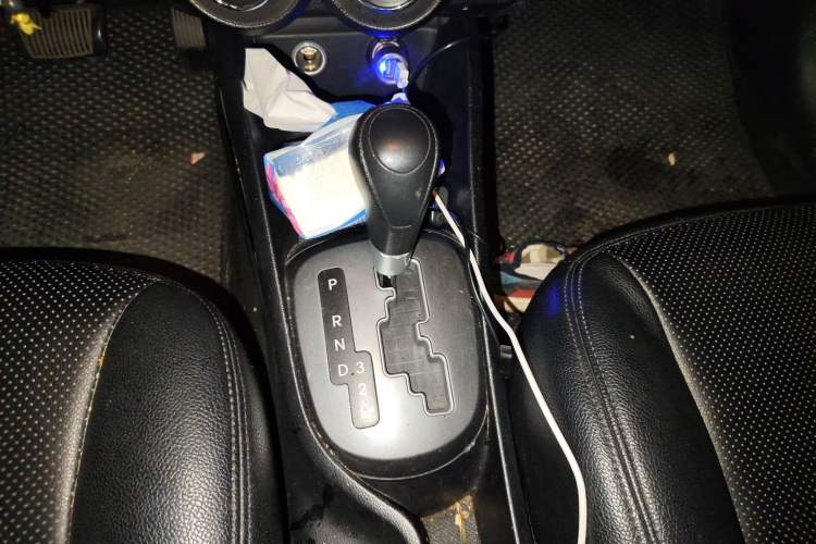 Used Kia K2 2012 Sedan 1.4L AT TOP Anniversary Edition Gear Lever