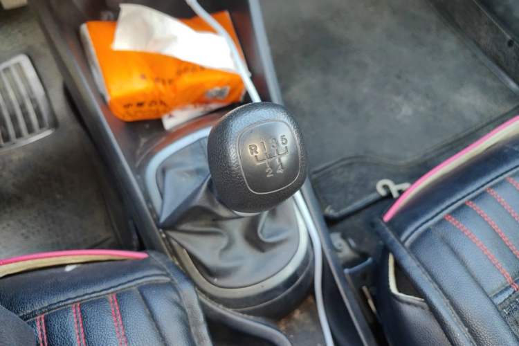 Used Kia K2 2012 Sedan 1.4L MT GLS Commemorative Edition Gear Lever