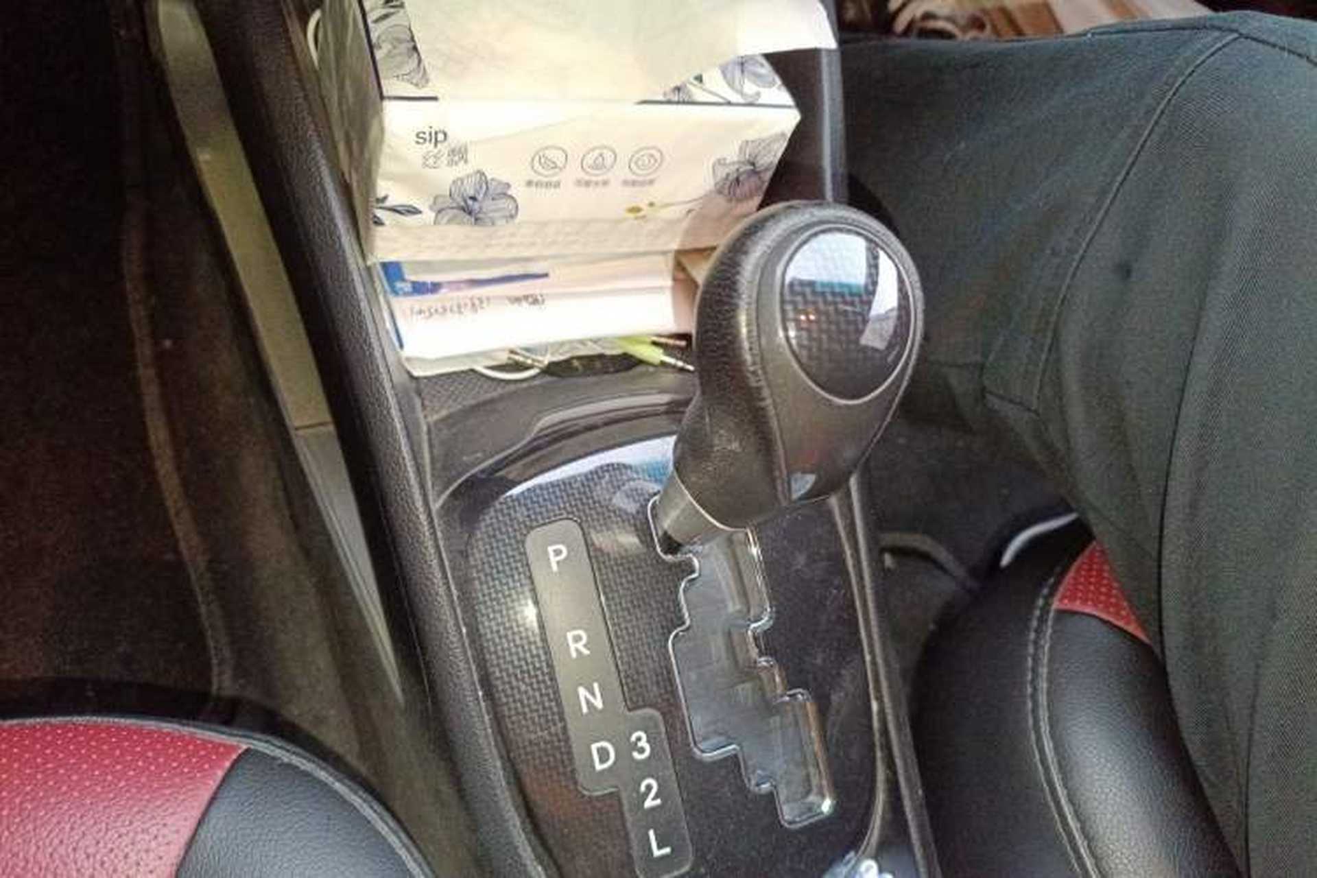 Used Kia K2 2012 Hatchback 1.4L Automatic Cool Edition Gear Lever