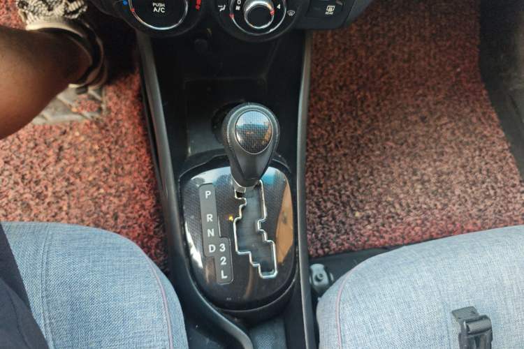 Used Kia K2 2012 Hatchback 1.4L Automatic Cool Edition Gear Lever