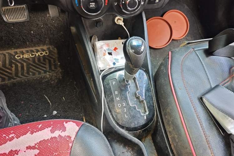 Used Kia K2 2012 Hatchback 1.4L Automatic Cool Edition Gear Lever