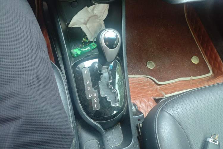 Used Kia K2 2012 Sedan 1.6L Automatic Transmission Premium ECO Commemorative Edition Gear Lever