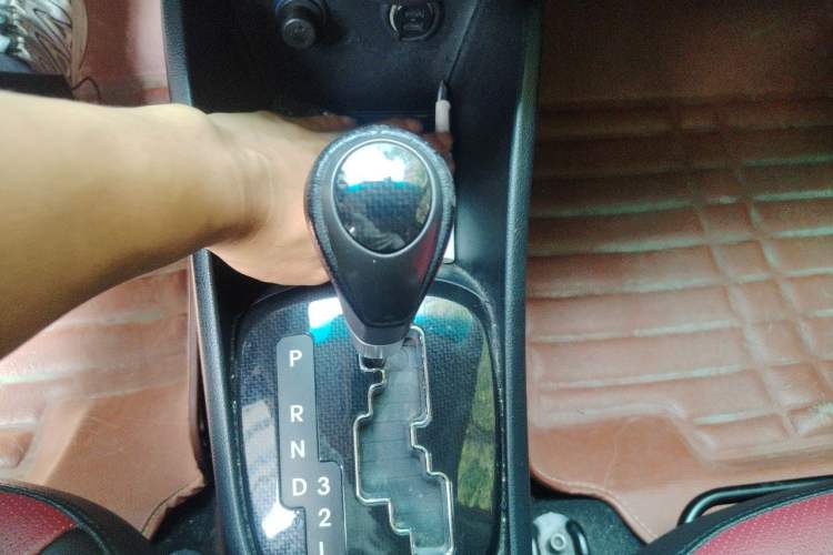 Used Kia K2 2012 Hatchback 1.4L Automatic Cool Edition Gear Lever