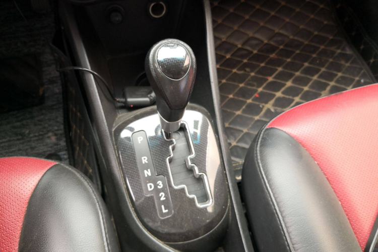 Used Kia K2 2012 Hatchback 1.4L Automatic Cool Edition Gear Lever