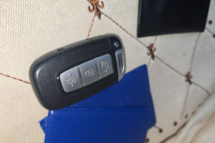 Used Kia K2 2012 Sedan 1.6L Automatic Transmission Premium Commemorative Edition Interior 1