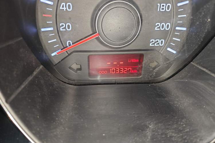 Used Kia K2 2012 Sedan 1.4L MT GLS Commemorative Edition Odometer Close Up