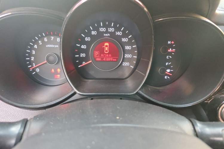 Used Kia K2 2012 Sedan 1.6L AT Premium ECO Odometer Close Up