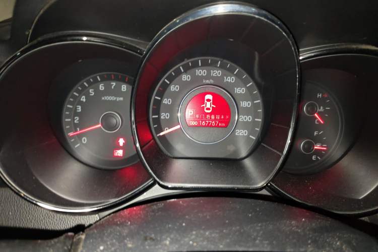 Used Kia K2 2012 Sedan 1.4L AT TOP Anniversary Edition Odometer Close Up