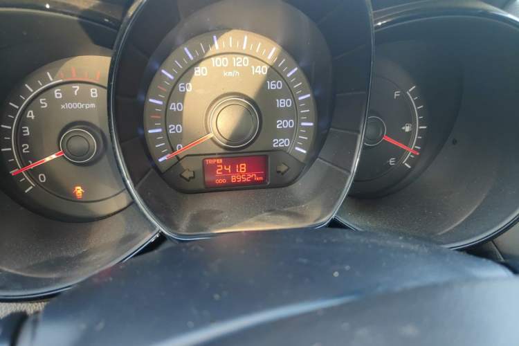 Used Kia K2 2012 Sedan 1.4L MT GLS Commemorative Edition Odometer Close Up