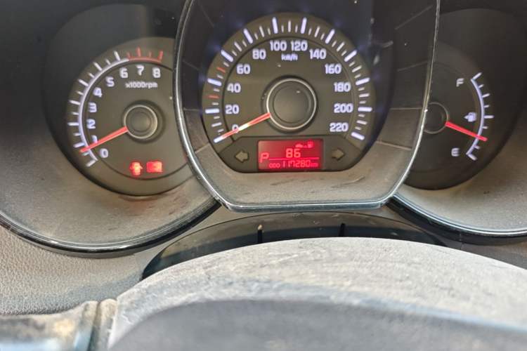 Used Kia K2 2012 Hatchback 1.4L Automatic Cool Edition Odometer Close Up