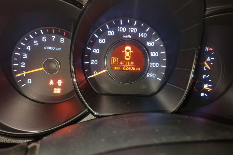 Used Kia K2 2012 Sedan 1.6L Automatic Transmission Premium Commemorative Edition Odometer Close Up