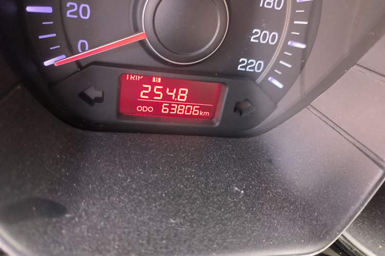 Used Kia K2 2012 Sedan 1.4L MT GLS Commemorative Edition Odometer Close Up