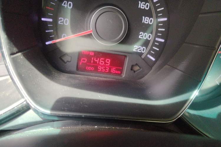 Used Kia K2 2012 Hatchback 1.4L Automatic Cool Edition Odometer Close Up