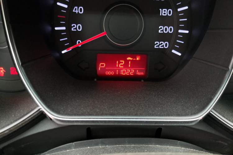 Used Kia K2 2012 Hatchback 1.4L Automatic Cool Edition Odometer Close Up