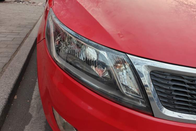 Used Kia K2 2012 Sedan 1.4L MT GLS Commemorative Edition Right Front Headlight