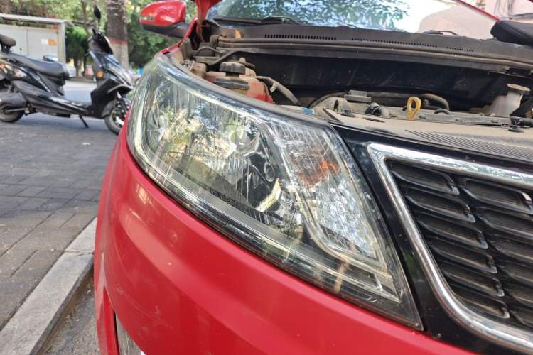 Used Kia K2 2012 Sedan 1.6L AT Premium ECO Right Front Headlight