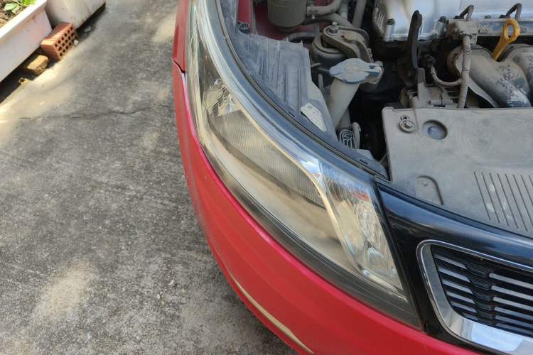 Used Kia K2 2012 Sedan 1.6L Automatic Transmission Premium Commemorative Edition Right Front Headlight
