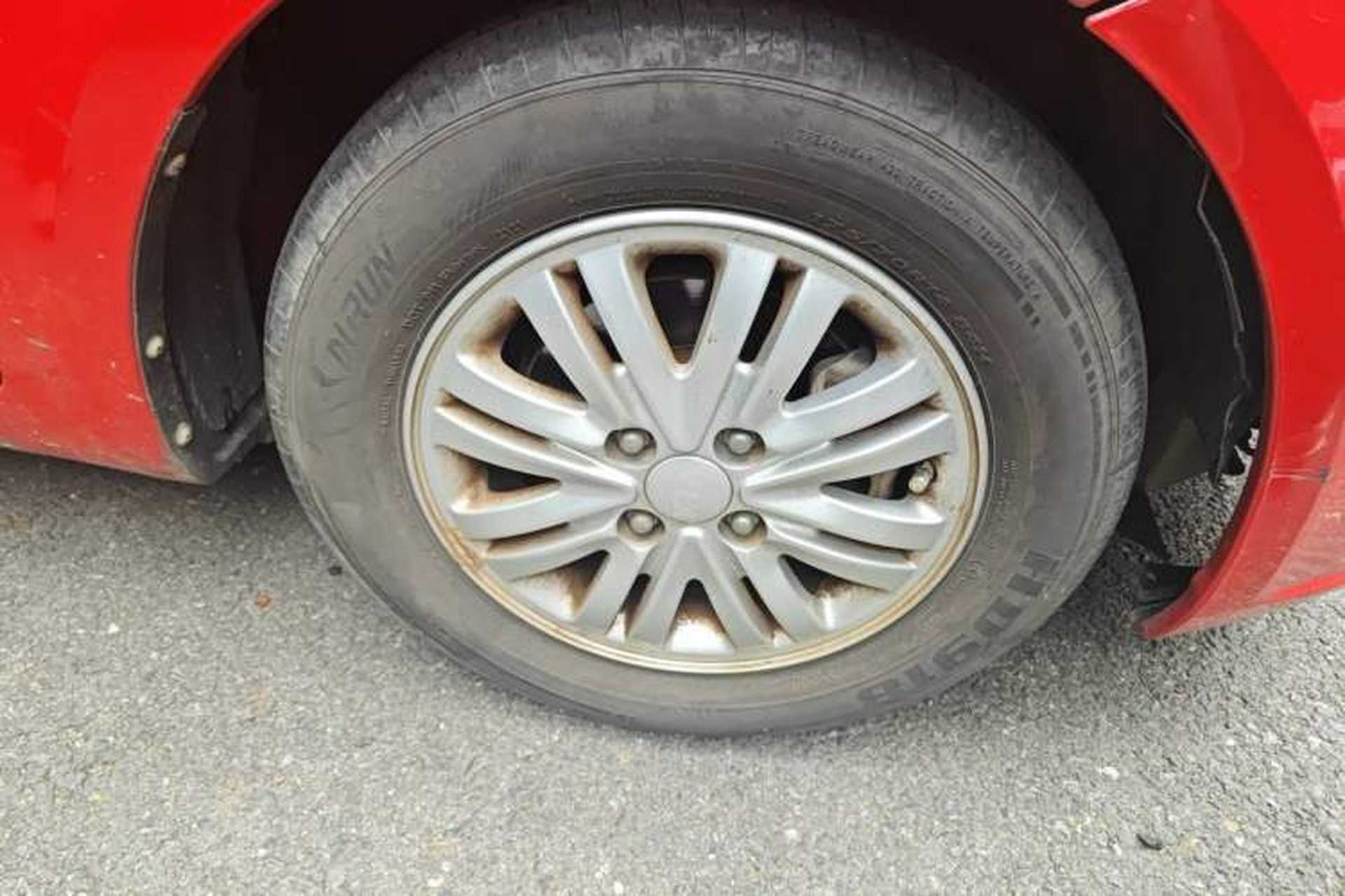 Used Kia K2 2012 Hatchback 1.4L AT GLS Commemorative Edition Right Front Wheel Hub
