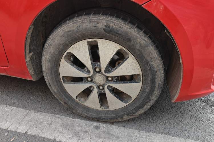 Used Kia K2 2012 Sedan 1.4L MT GLS Commemorative Edition Right Front Wheel Hub